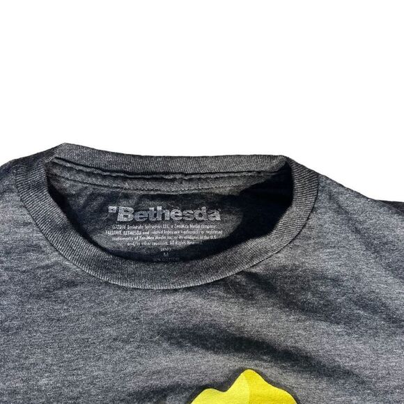 Bethesda Men's Gray Fallout Vault Boy Print Casual T-shirt Size Medium - Picture 5 of 6